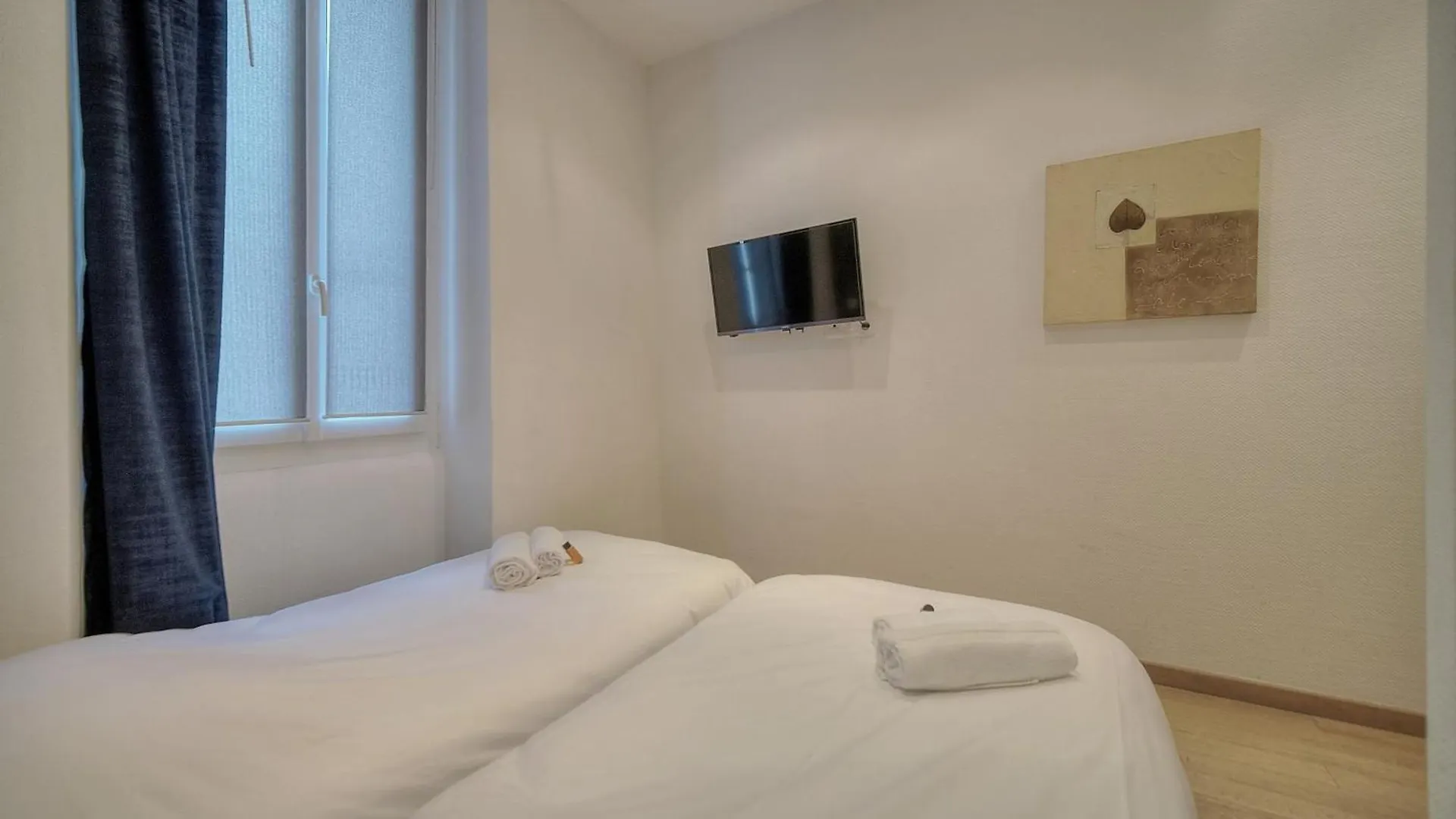 Moderne 3 Pieces Idealement Situe Centre De Cannes L! A2B22 0*,  Fransa