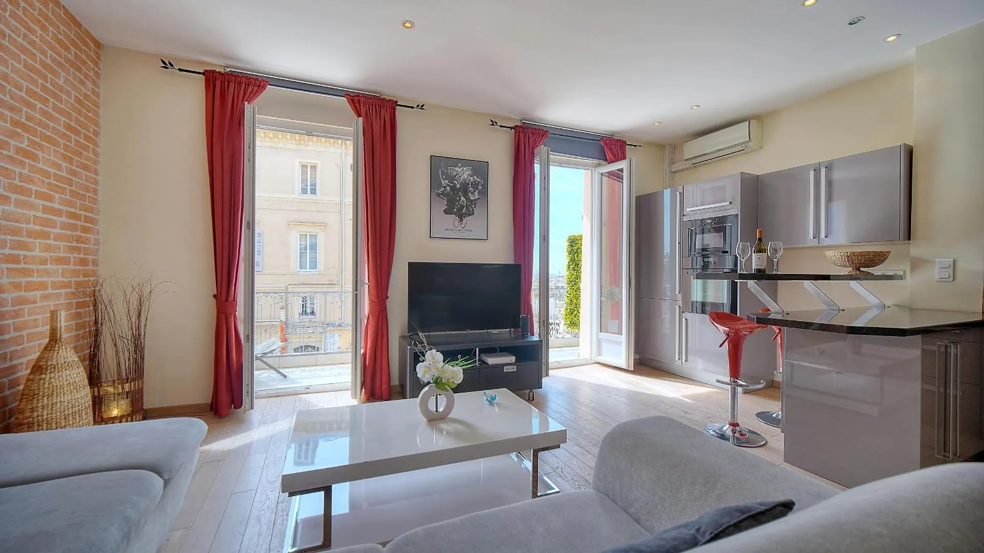 Moderne 3 Pieces Idealement Situe Centre De Cannes L! A2B22
