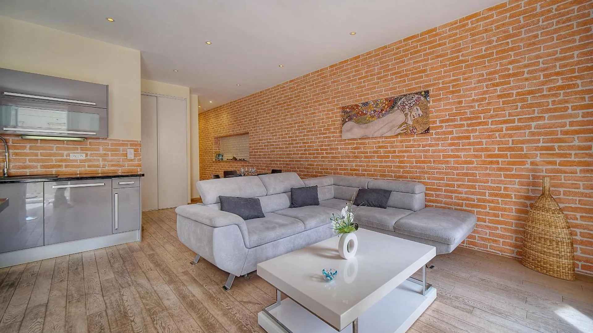 Daire Moderne 3 Pieces Idealement Situe Centre De Cannes L! A2B22